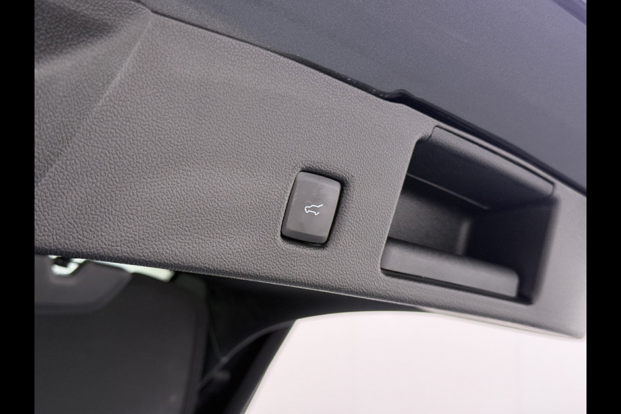 Ford Kuga 2.5 PHEV Hybrid ST-Line Adap.Cruise Stoel+Stuur+Voorruit+Achterbankverwarming Head-Up Display Camera Navi Elek.Achterklep Apple  Digital Cockpit Lane Assist Privacy Glas Lmv Pdc Led Bluetooth Isofix DAB Keyless