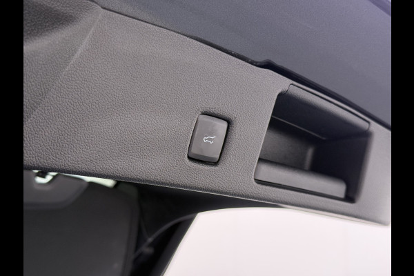 Ford Kuga 2.5 PHEV Hybrid ST-Line Adap.Cruise Stoel+Stuur+Voorruit+Achterbankverwarming Head-Up Display Camera Navi Elek.Achterklep Apple  Digital Cockpit Lane Assist Privacy Glas Lmv Pdc Led Bluetooth Isofix DAB Keyless