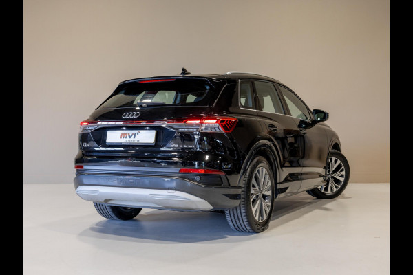 Audi Q4 e-tron 35 Launch edition 55 kWh 170pk / Panoramadak / Trekhaak / Lederen bekleding / Navigatie / Apple carplay /