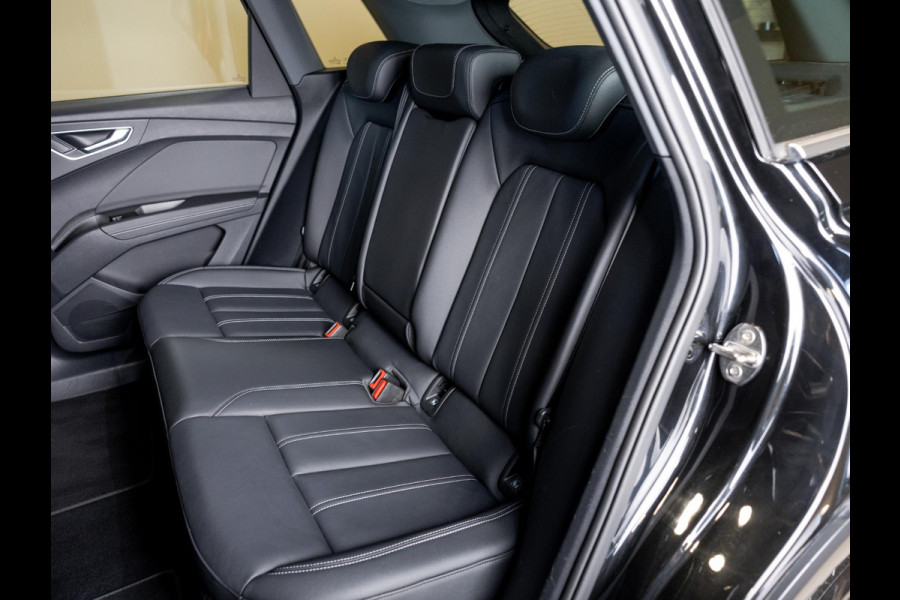 Audi Q4 e-tron 35 Launch edition 55 kWh 170pk / Panoramadak / Trekhaak / Lederen bekleding / Navigatie / Apple carplay /