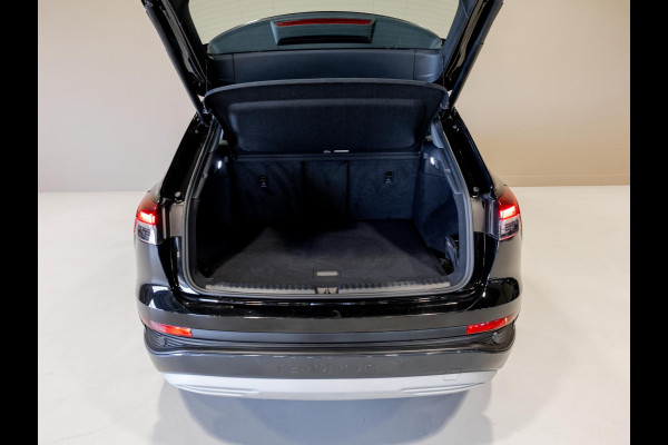 Audi Q4 e-tron 35 Launch edition 55 kWh 170pk / Panoramadak / Trekhaak / Lederen bekleding / Navigatie / Apple carplay /