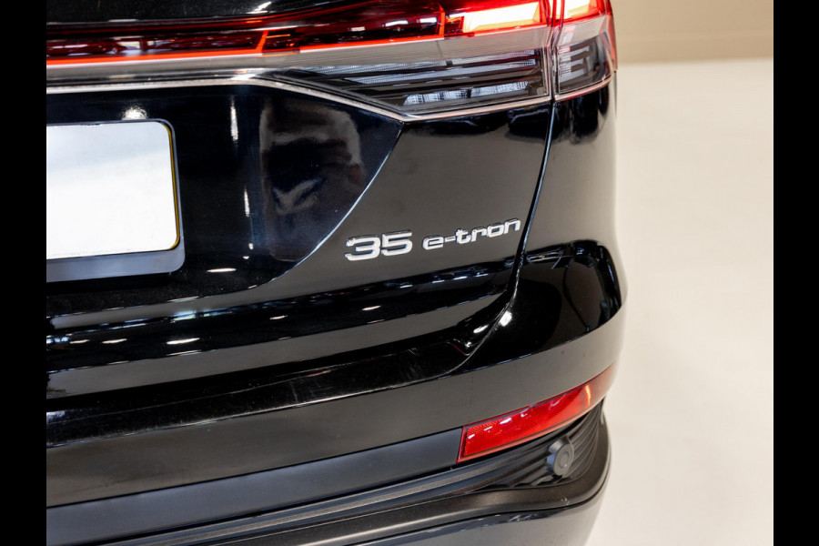 Audi Q4 e-tron 35 Launch edition 55 kWh 170pk / Panoramadak / Trekhaak / Lederen bekleding / Navigatie / Apple carplay /