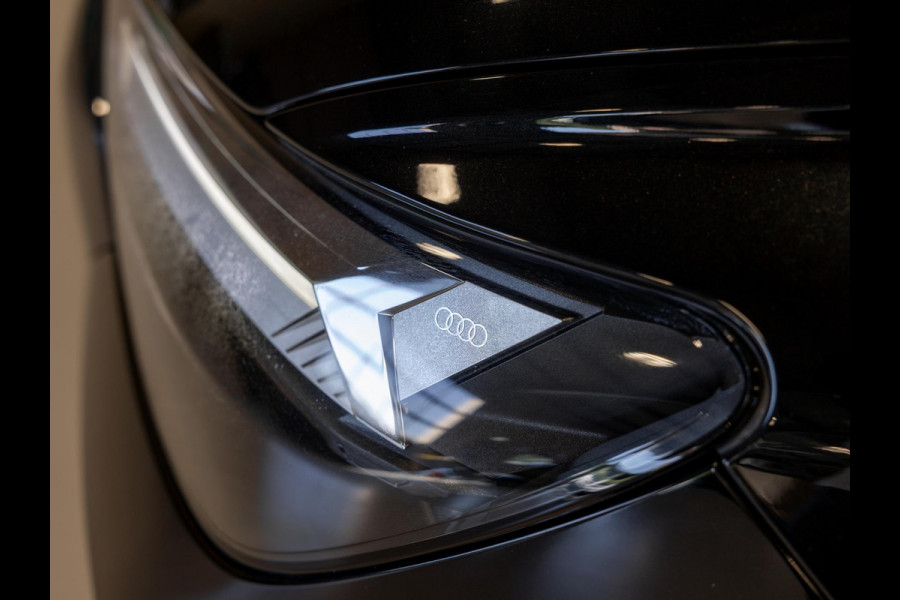Audi Q4 e-tron 35 Launch edition 55 kWh 170pk / Panoramadak / Trekhaak / Lederen bekleding / Navigatie / Apple carplay /
