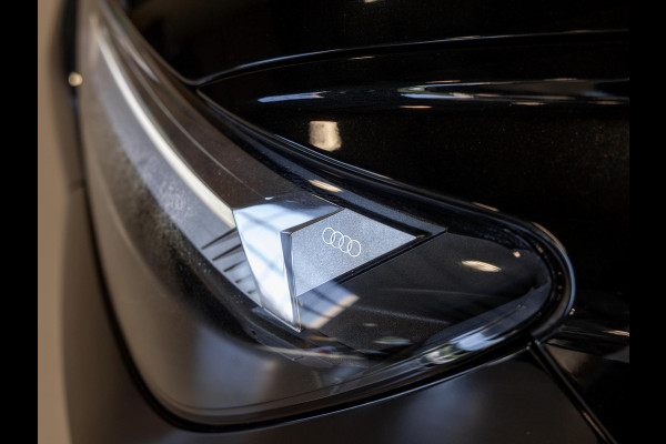 Audi Q4 e-tron 35 Launch edition 55 kWh 170pk / Panoramadak / Trekhaak / Lederen bekleding / Navigatie / Apple carplay /
