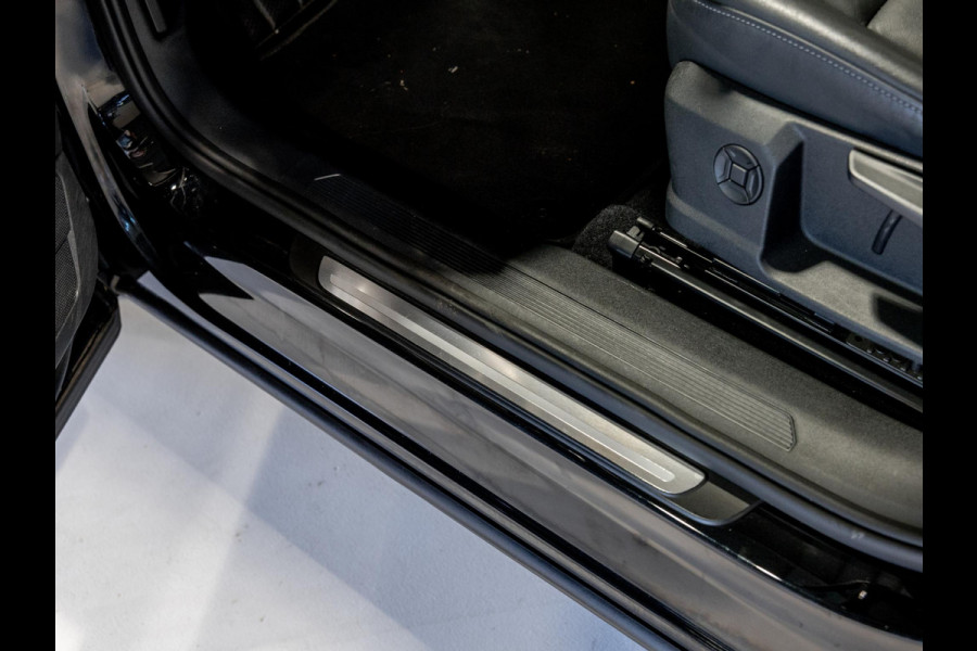 Audi Q4 e-tron 35 Launch edition 55 kWh 170pk / Panoramadak / Trekhaak / Lederen bekleding / Navigatie / Apple carplay /