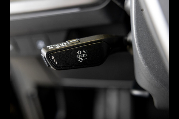 Audi Q4 e-tron 35 Launch edition 55 kWh 170pk / Panoramadak / Trekhaak / Lederen bekleding / Navigatie / Apple carplay /