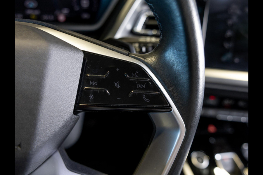 Audi Q4 e-tron 35 Launch edition 55 kWh 170pk / Panoramadak / Trekhaak / Lederen bekleding / Navigatie / Apple carplay /