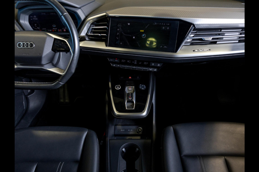 Audi Q4 e-tron 35 Launch edition 55 kWh 170pk / Panoramadak / Trekhaak / Lederen bekleding / Navigatie / Apple carplay /