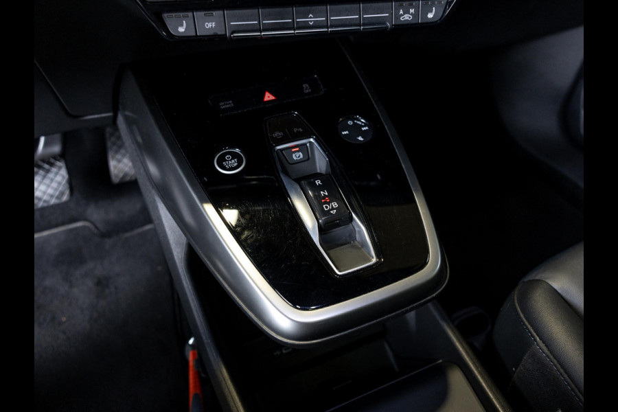 Audi Q4 e-tron 35 Launch edition 55 kWh 170pk / Panoramadak / Trekhaak / Lederen bekleding / Navigatie / Apple carplay /