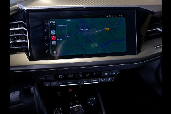 Audi Q4 e-tron 35 Launch edition 55 kWh 170pk / Panoramadak / Trekhaak / Lederen bekleding / Navigatie / Apple carplay /