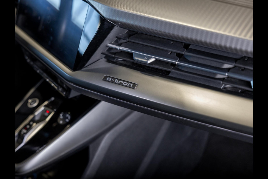 Audi Q4 e-tron 35 Launch edition 55 kWh 170pk / Panoramadak / Trekhaak / Lederen bekleding / Navigatie / Apple carplay /