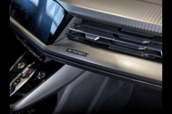 Audi Q4 e-tron 35 Launch edition 55 kWh 170pk / Panoramadak / Trekhaak / Lederen bekleding / Navigatie / Apple carplay /