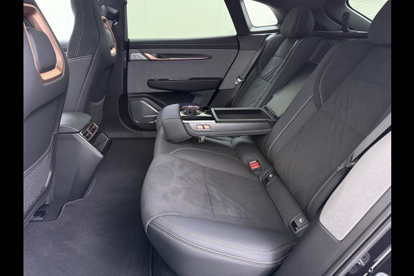 ZEEKR 001 AWD Performance 544PK 100kWh Panoramadak Warmtepomp 360°Camera Adap.Cruise Navi Ecc Stoel+Stuur+Achterbankverwarming Head-Up Dis Lmv 22" Pdc Elek.Achterklep Matrix Led Apple Carplay/Android Auto Draadloze telefoonlader 2.000kg Trekvermogen! 1e Eigenaar Origineel Nederlandse Auto