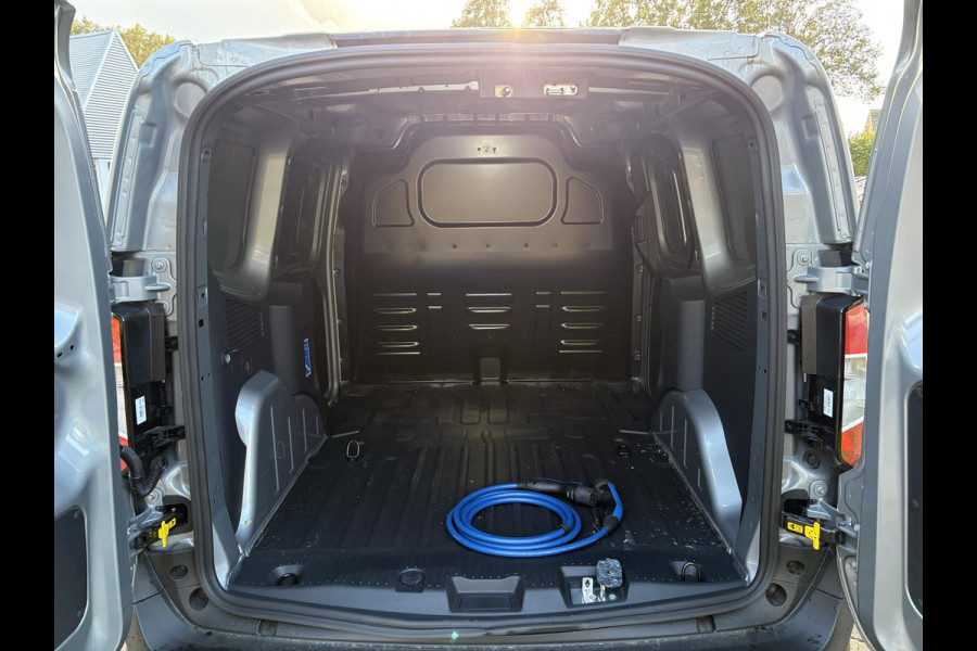 Ford E-Transit Courier Limited 46 kWh | 136pk | Adaptive cruise control | Navigatie | Laadvloerbescherming | Trekhaak | LED Laadruimteverlichting