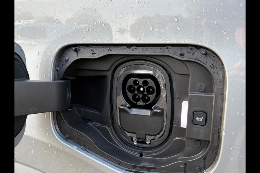 Ford E-Transit Courier Limited 46 kWh | 136pk | Adaptive cruise control | Navigatie | Laadvloerbescherming | Trekhaak | LED Laadruimteverlichting