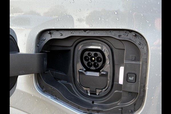Ford E-Transit Courier Limited 46 kWh | 136pk | Adaptive cruise control | Navigatie | Laadvloerbescherming | Trekhaak | LED Laadruimteverlichting