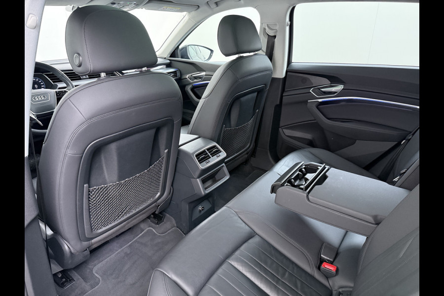 Audi e-tron 50 Quattro Panoramadak Adap.Cruise Leder Trekhaak Camera Apple Carplay Android Auto Lmv 21" Elek.Stoelen+Memory SOH 89% Navi Ecc Stoelverwarming Elek.Achterklep Pdc Led DAB Bluetooth Isofix Virtual Cockpit 1.800KG Trekgewicht Origineel Nederlandse Auto