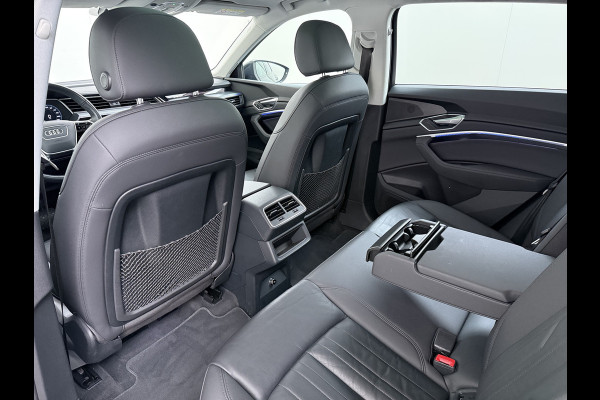 Audi e-tron 50 Quattro Panoramadak Adap.Cruise Leder Trekhaak Camera Apple Carplay Android Auto Lmv 21" Elek.Stoelen+Memory SOH 89% Navi Ecc Stoelverwarming Elek.Achterklep Pdc Led DAB Bluetooth Isofix Virtual Cockpit 1.800KG Trekgewicht Origineel Nederlandse Auto