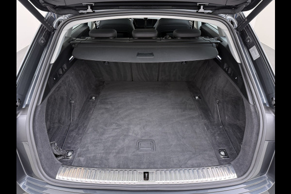 Audi e-tron 50 Quattro Panoramadak Adap.Cruise Leder Trekhaak Camera Apple Carplay Android Auto Lmv 21" Elek.Stoelen+Memory SOH 89% Navi Ecc Stoelverwarming Elek.Achterklep Pdc Led DAB Bluetooth Isofix Virtual Cockpit 1.800KG Trekgewicht Origineel Nederlandse Auto
