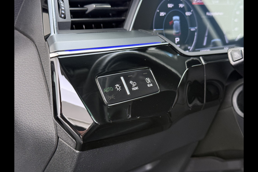 Audi e-tron 50 Quattro Panoramadak Adap.Cruise Leder Trekhaak Camera Apple Carplay Android Auto Lmv 21" Elek.Stoelen+Memory SOH 89% Navi Ecc Stoelverwarming Elek.Achterklep Pdc Led DAB Bluetooth Isofix Virtual Cockpit 1.800KG Trekgewicht Origineel Nederlandse Auto