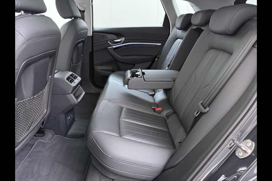Audi e-tron 50 Quattro Panoramadak Adap.Cruise Leder Trekhaak Camera Apple Carplay Android Auto Lmv 21" Elek.Stoelen+Memory SOH 89% Navi Ecc Stoelverwarming Elek.Achterklep Pdc Led DAB Bluetooth Isofix Virtual Cockpit 1.800KG Trekgewicht Origineel Nederlandse Auto