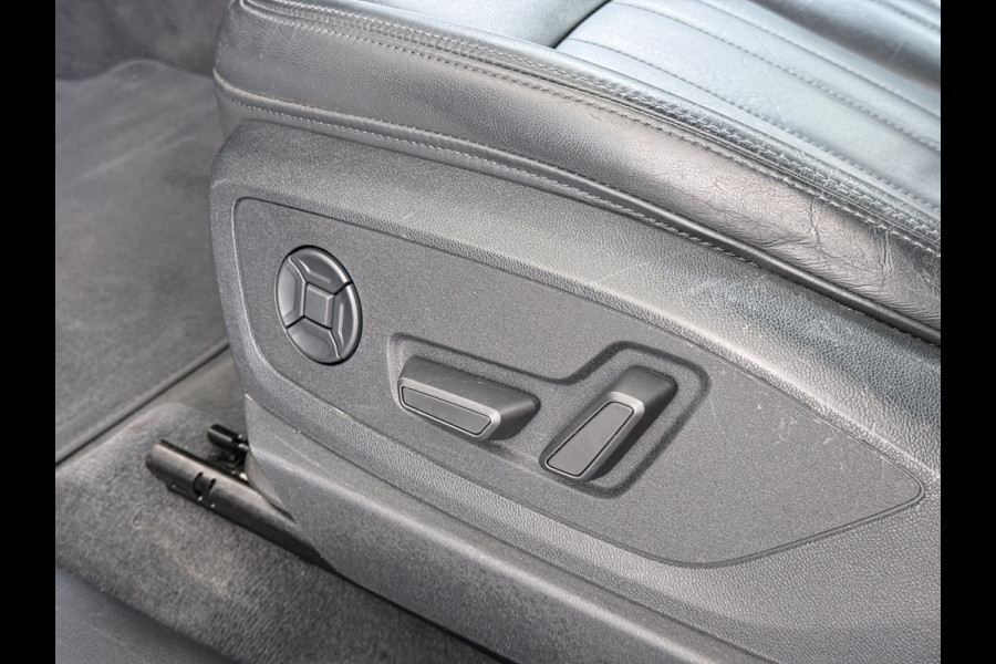 Audi e-tron 50 Quattro Panoramadak Adap.Cruise Leder Trekhaak Camera Apple Carplay Android Auto Lmv 21" Elek.Stoelen+Memory SOH 89% Navi Ecc Stoelverwarming Elek.Achterklep Pdc Led DAB Bluetooth Isofix Virtual Cockpit 1.800KG Trekgewicht Origineel Nederlandse Auto