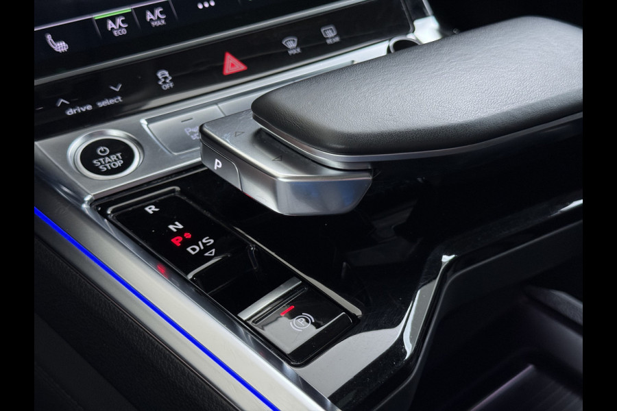 Audi e-tron 50 Quattro Panoramadak Adap.Cruise Leder Trekhaak Camera Apple Carplay Android Auto Lmv 21" Elek.Stoelen+Memory SOH 89% Navi Ecc Stoelverwarming Elek.Achterklep Pdc Led DAB Bluetooth Isofix Virtual Cockpit 1.800KG Trekgewicht Origineel Nederlandse Auto