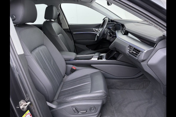 Audi e-tron 50 Quattro Panoramadak Adap.Cruise Leder Trekhaak Camera Apple Carplay Android Auto Lmv 21" Elek.Stoelen+Memory SOH 89% Navi Ecc Stoelverwarming Elek.Achterklep Pdc Led DAB Bluetooth Isofix Virtual Cockpit 1.800KG Trekgewicht Origineel Nederlandse Auto