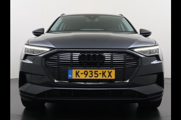 Audi e-tron 50 Quattro Panoramadak Adap.Cruise Leder Trekhaak Camera Apple Carplay Android Auto Lmv 21" Elek.Stoelen+Memory SOH 89% Navi Ecc Stoelverwarming Elek.Achterklep Pdc Led DAB Bluetooth Isofix Virtual Cockpit 1.800KG Trekgewicht Origineel Nederlandse Auto