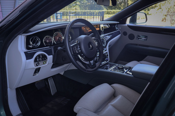 Rolls-Royce Ghost 6.75 V12 Extended Wheelbase | VERY UNIQUE !! | BESPOKE INTERIOR | GOLD SPIRIT | COACHLINE GOLD | MASSAGE | HEAD UP | CARPLAY | V