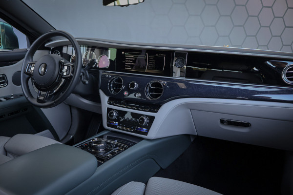 Rolls-Royce Ghost 6.75 V12 Extended Wheelbase | VERY UNIQUE !! | BESPOKE INTERIOR | GOLD SPIRIT | COACHLINE GOLD | MASSAGE | HEAD UP | CARPLAY | V