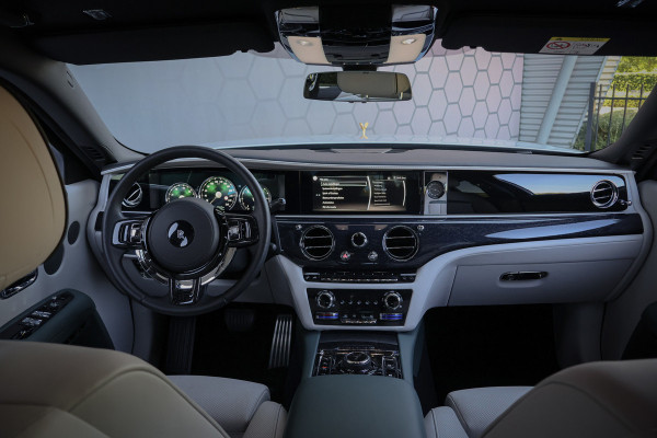 Rolls-Royce Ghost 6.75 V12 Extended Wheelbase | VERY UNIQUE !! | BESPOKE INTERIOR | GOLD SPIRIT | COACHLINE GOLD | MASSAGE | HEAD UP | CARPLAY | V