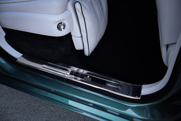 Rolls-Royce Ghost 6.75 V12 Extended Wheelbase | VERY UNIQUE !! | BESPOKE INTERIOR | GOLD SPIRIT | COACHLINE GOLD | MASSAGE | HEAD UP | CARPLAY | V
