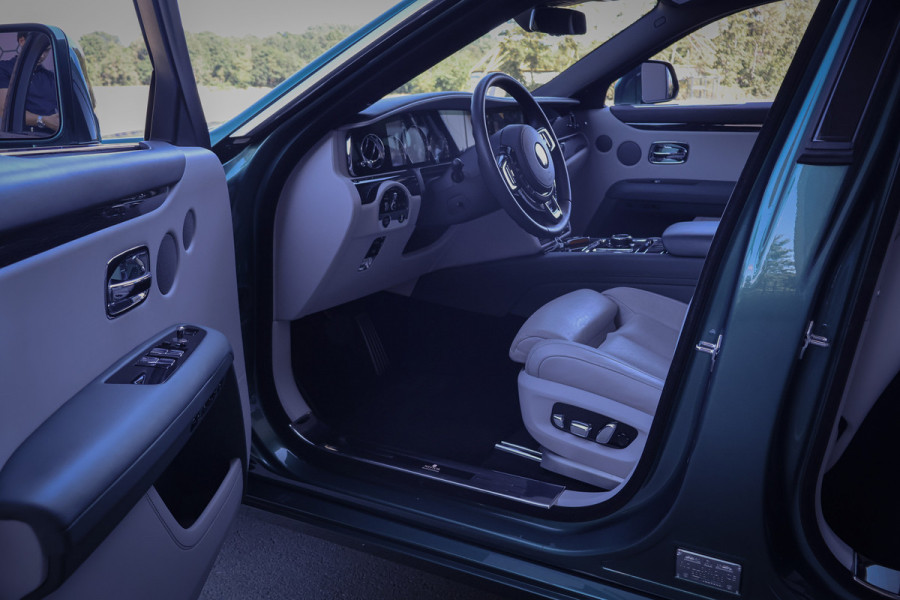 Rolls-Royce Ghost 6.75 V12 Extended Wheelbase | VERY UNIQUE !! | BESPOKE INTERIOR | GOLD SPIRIT | COACHLINE GOLD | MASSAGE | HEAD UP | CARPLAY | V