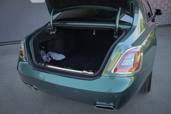 Rolls-Royce Ghost 6.75 V12 Extended Wheelbase | VERY UNIQUE !! | BESPOKE INTERIOR | GOLD SPIRIT | COACHLINE GOLD | MASSAGE | HEAD UP | CARPLAY | V