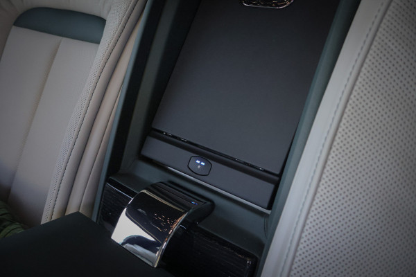 Rolls-Royce Ghost 6.75 V12 Extended Wheelbase | VERY UNIQUE !! | BESPOKE INTERIOR | GOLD SPIRIT | COACHLINE GOLD | MASSAGE | HEAD UP | CARPLAY | V