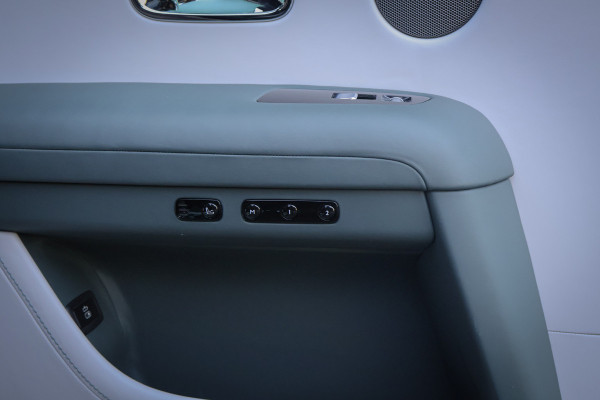 Rolls-Royce Ghost 6.75 V12 Extended Wheelbase | VERY UNIQUE !! | BESPOKE INTERIOR | GOLD SPIRIT | COACHLINE GOLD | MASSAGE | HEAD UP | CARPLAY | V