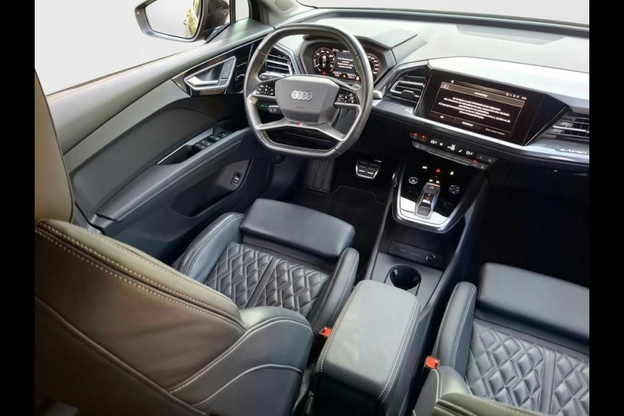 Audi Q4 e-tron 50 quattro S edition 77 kWh Lederen bekleding | 21 inch lichtmetalen velgen | Parkeercamera | Navigatie