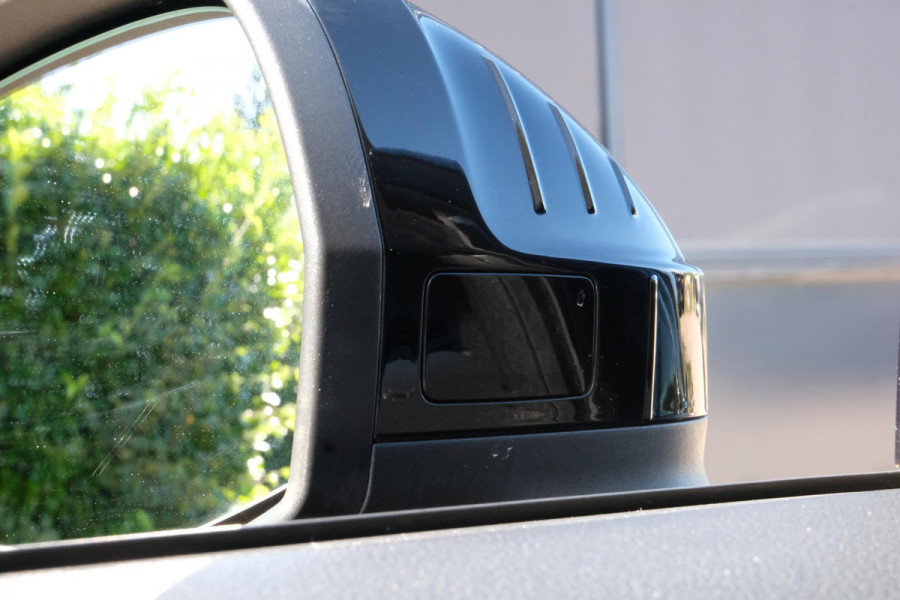 Audi A4 Avant 40 TFSI Sport S line black edition 190 PK | Zwart optiek | Stoelverwarming | Camera | Virtual Cockpit | Elek. klep | Dodehoek | 19 Inch Audi Sport velgen | Navigatie