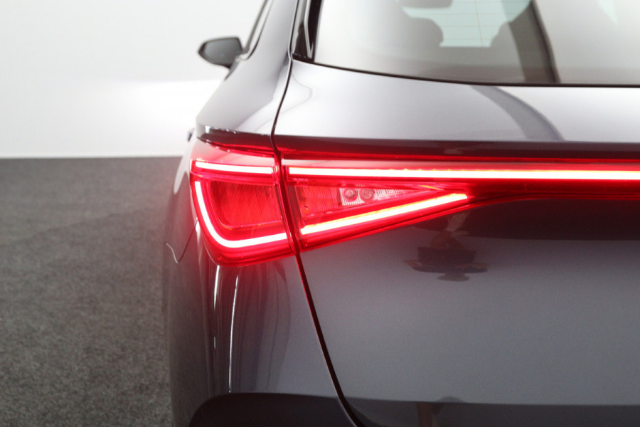 CUPRA Leon Sportstourer 1.4 e-Hybrid 204 PK Business PHEV, Trekhaak, Carplay, Adap. Cruise Control, Winterpakket