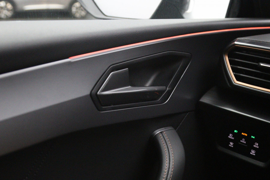 CUPRA Leon Sportstourer 1.4 e-Hybrid 204 PK Business PHEV, Trekhaak, Carplay, Adap. Cruise Control, Winterpakket