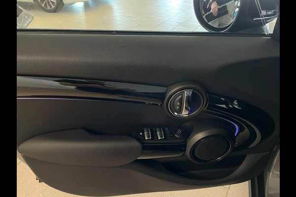 MINI 5-deurs 1.5 Cooper Business Edition AUTOMAAT AIRCO NAVI CRUISE SPORTSTOELEN APPLE CARPLAY ZWARTE LM VELGEN EN DAK NIEUWSTAAT