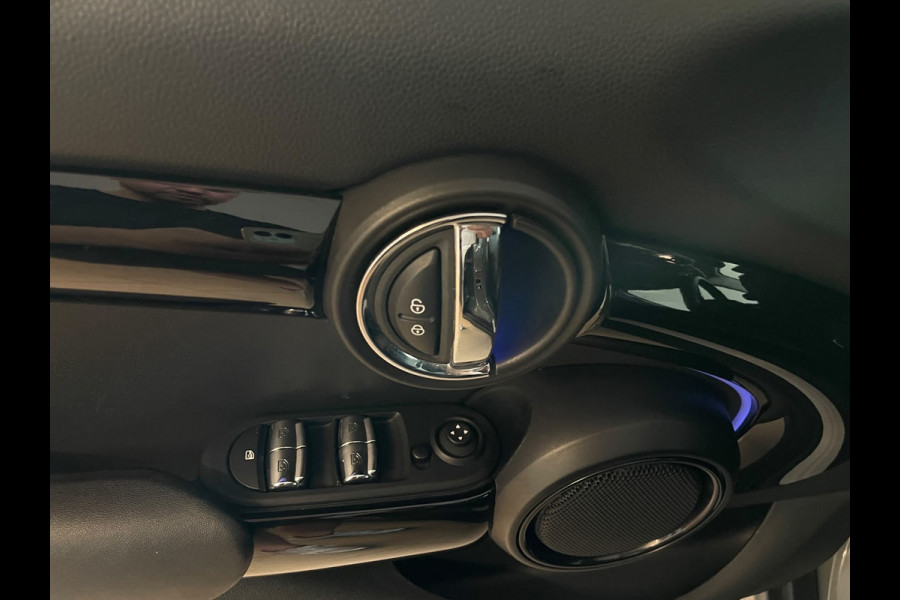 MINI 5-deurs 1.5 Cooper Business Edition AUTOMAAT AIRCO NAVI CRUISE SPORTSTOELEN APPLE CARPLAY ZWARTE LM VELGEN EN DAK NIEUWSTAAT