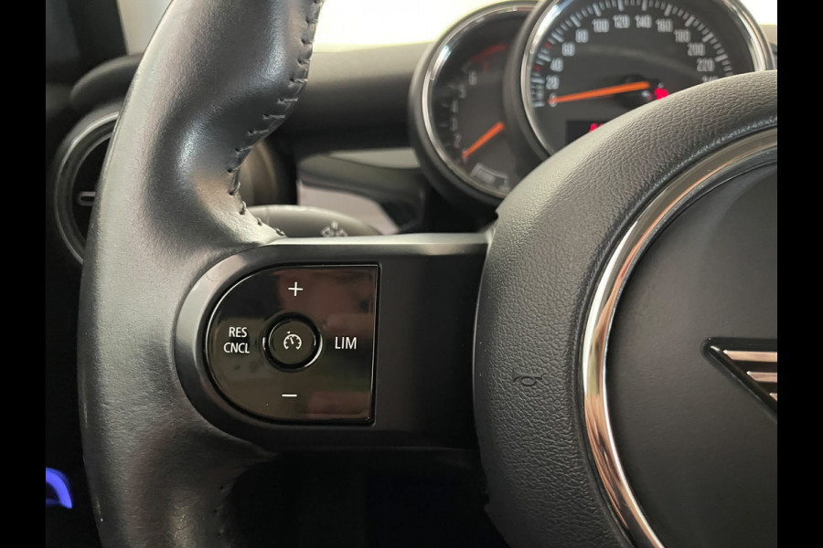 MINI 5-deurs 1.5 Cooper Business Edition AUTOMAAT AIRCO NAVI CRUISE SPORTSTOELEN APPLE CARPLAY ZWARTE LM VELGEN EN DAK NIEUWSTAAT