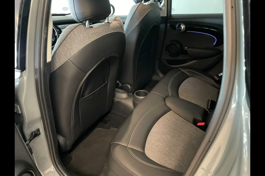 MINI 5-deurs 1.5 Cooper Business Edition AUTOMAAT AIRCO NAVI CRUISE SPORTSTOELEN APPLE CARPLAY ZWARTE LM VELGEN EN DAK NIEUWSTAAT