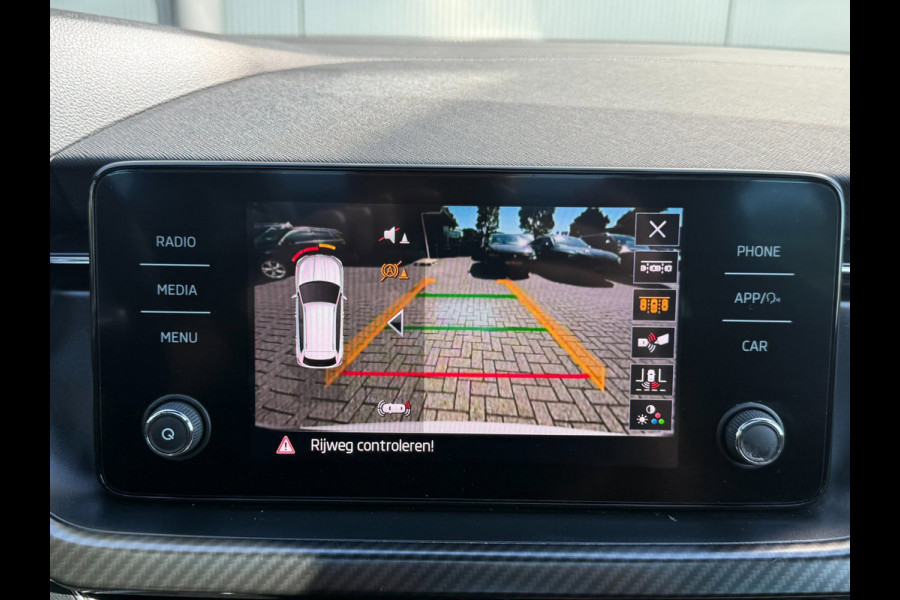 Škoda Kamiq 1.0 TSI Monte Carlo * Panoramadak * Parkeercamera * Navigatiesysteem * Keyless entry*