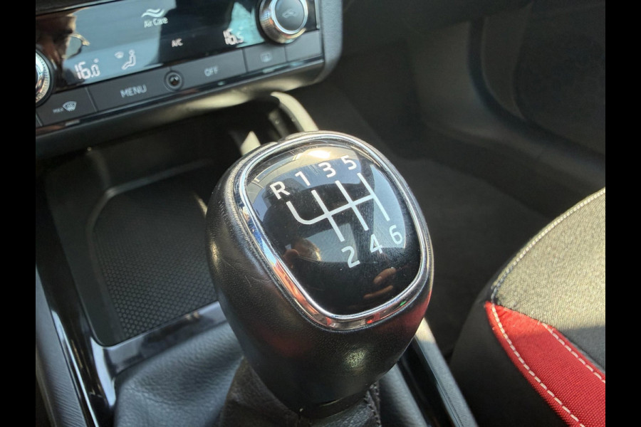 Škoda Kamiq 1.0 TSI Monte Carlo * Panoramadak * Parkeercamera * Navigatiesysteem * Keyless entry*
