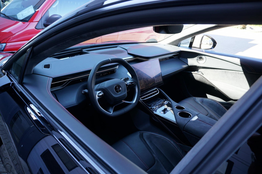 Lotus Eletre EDS 450 4WD 112 kWh 612PK + TREKHAAK / 22 INCH / LUCHTVERING / HEAD-UP / 360 CAMERA