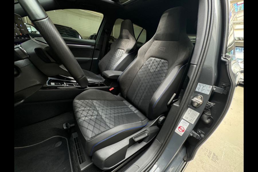 Volkswagen Golf 1.5 eTSI Pano|HuD|Trekhaak|360 Camera|Keyless|ACC|Sfeer|Lane Assist