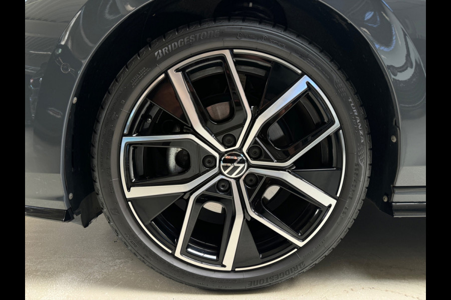 Volkswagen Golf 1.5 eTSI Pano|HuD|Trekhaak|360 Camera|Keyless|ACC|Sfeer|Lane Assist